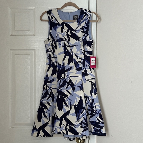 Brand New Vince Camuto Floral Printed Fit-&-Flare Dress for Woman SIze 10 White - Picture 2 of 12